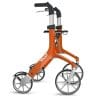 Oranje Trustcare Let’s Fly rollator met vier grote wielen en opgevouwen frame op witte achtergrond