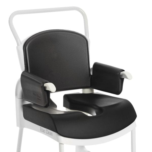 Anti-slip comfort set voor Etac Clean douche-toiletrolstoel met zwarte zitting, rugkussen en armsteunkussens