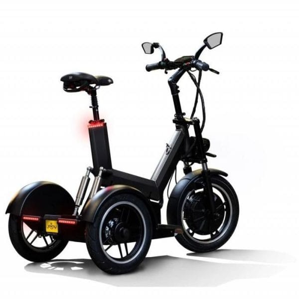 Joiny G100 elektrische driewieler in zwart met hoge zit en drie wielen voor stabiele mobiliteit en veilig manoeuvreren
