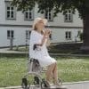 Saljol carbon rollator superlight met zitting in het park, lichtgewicht en stabiel voor comfortabel rusten onderweg