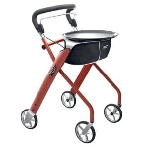 TrustCare Let's Dream binnenrollator in rood met dienblad, stoffen tas en vier wielen.
