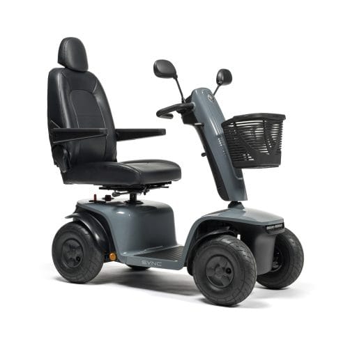 Vermeiren Sync scootmobiel 15 km/u Vermeiren Sync scootmobiel in grijs met hoge stoel, spiegels en voormand op witte achtergrond