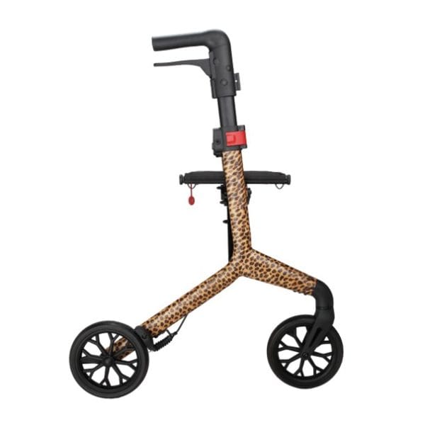 Lichtgewicht Rio rollator met panterprint, drie wielen, verstelbare handgreep en rugsteun.