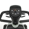 Stuur en bedieningspaneel van de Scootmobiel EON met batterij-indicator, verlichting, claxon en richtingaanwijzers.