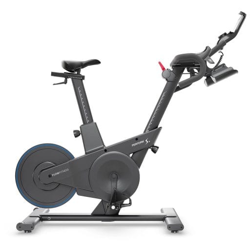 Zwarte spinningfiets met verstelbaar zadel Zwarte Flow Fitness spinningfiets met verstelbaar zadel, gebogen stuur en blauw accent op het vliegwiel